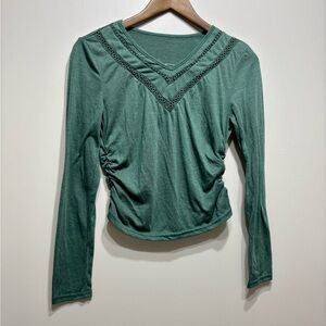 Shein Boho Crotchet Trim Ruched Sides Cropped Long Sleeve Crop Top Shirt Green